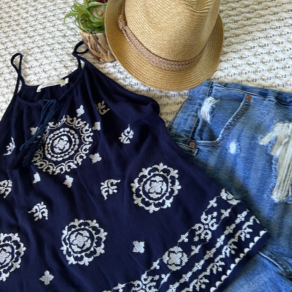 SOLITAIRE Medallion Embroidered Boho Tank in Navy and White | M - Picture 7 of 7